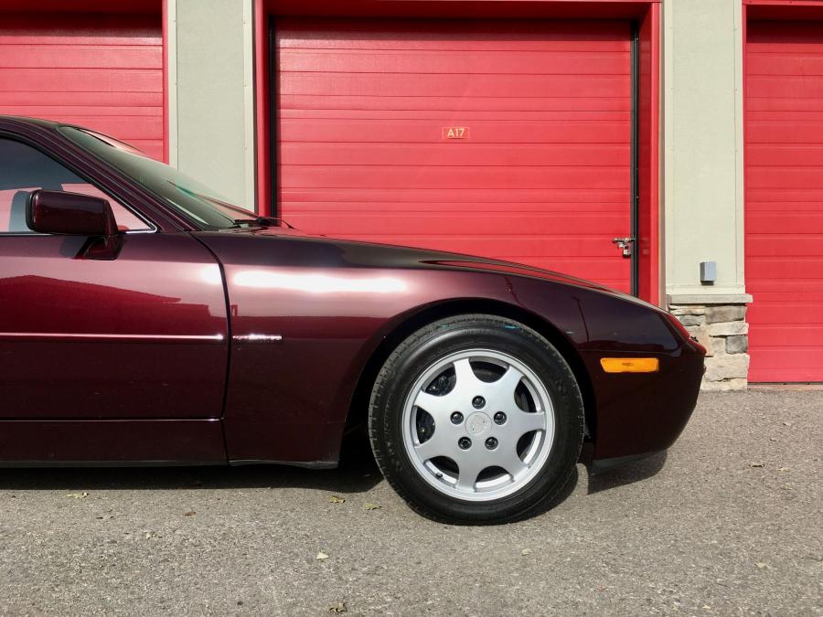 Детали экстерьера Porsche 944 S2 Red Pearl 1990 года  (фото 19 из 86)